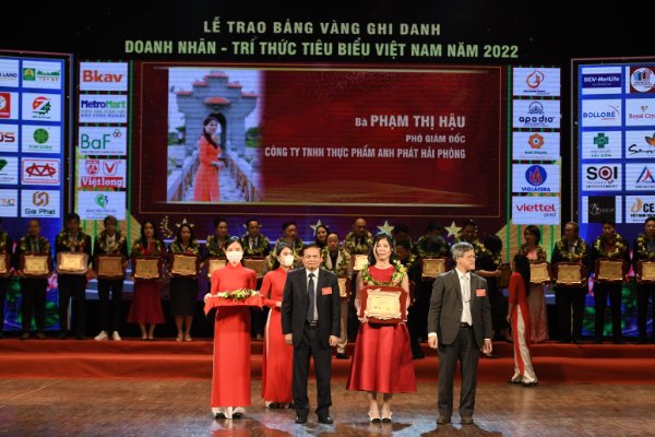 Lễ trao Bảng vàng Doanh nhân - Trí thức tiêu biểu Việt Nam 2022